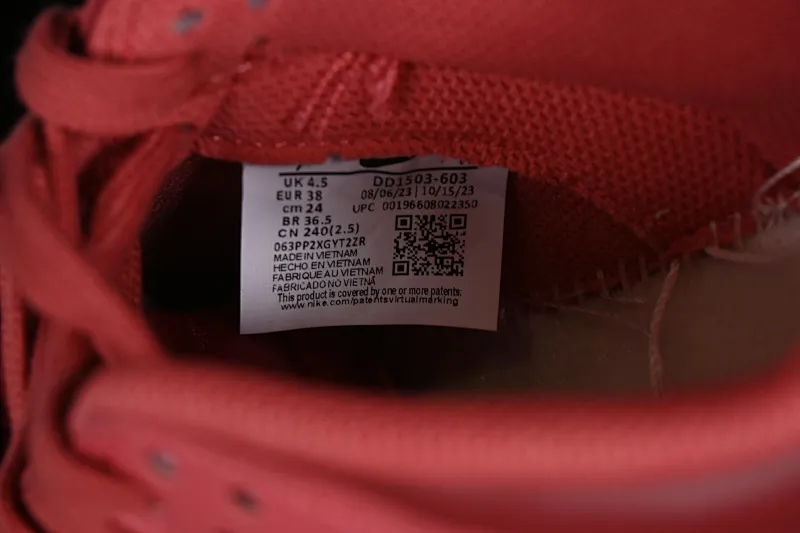 All Categories Nk SB Dunk Series Nk SB Dunk Low Low-top sneakers Nk Dunk Low Strawberry Bear color SB low-top casual sneakers DD1503-603